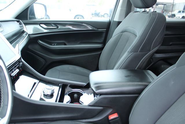Used 2023 Jeep Grand Cherokee L Laredo w/ Luxury Tech Group I RWD image 33
