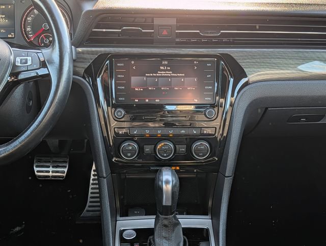 Used 2022 Volkswagen Passat 2.0T R-Line image 16