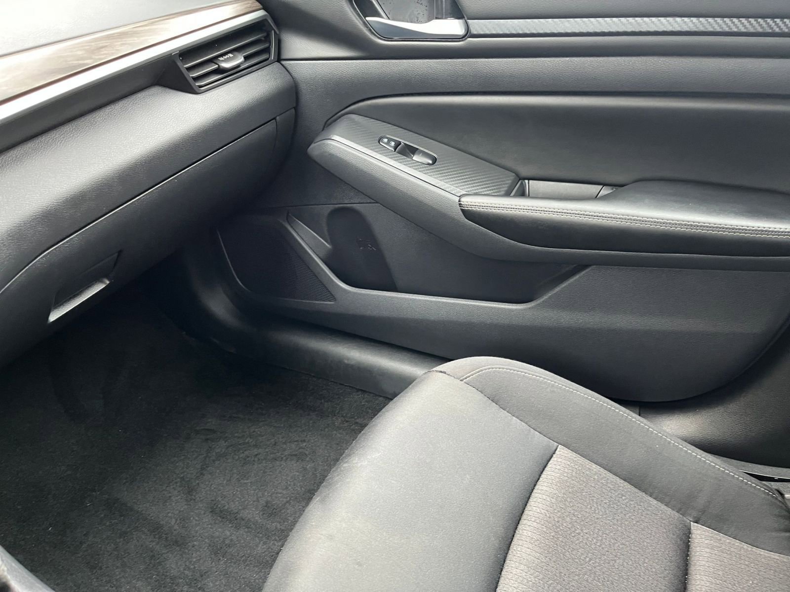 Used 2025 Nissan Altima 2.5 SV image 36