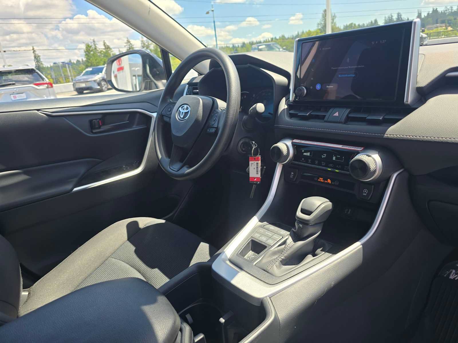 Used 2025 Toyota RAV4 LE AWD/4WD image 10