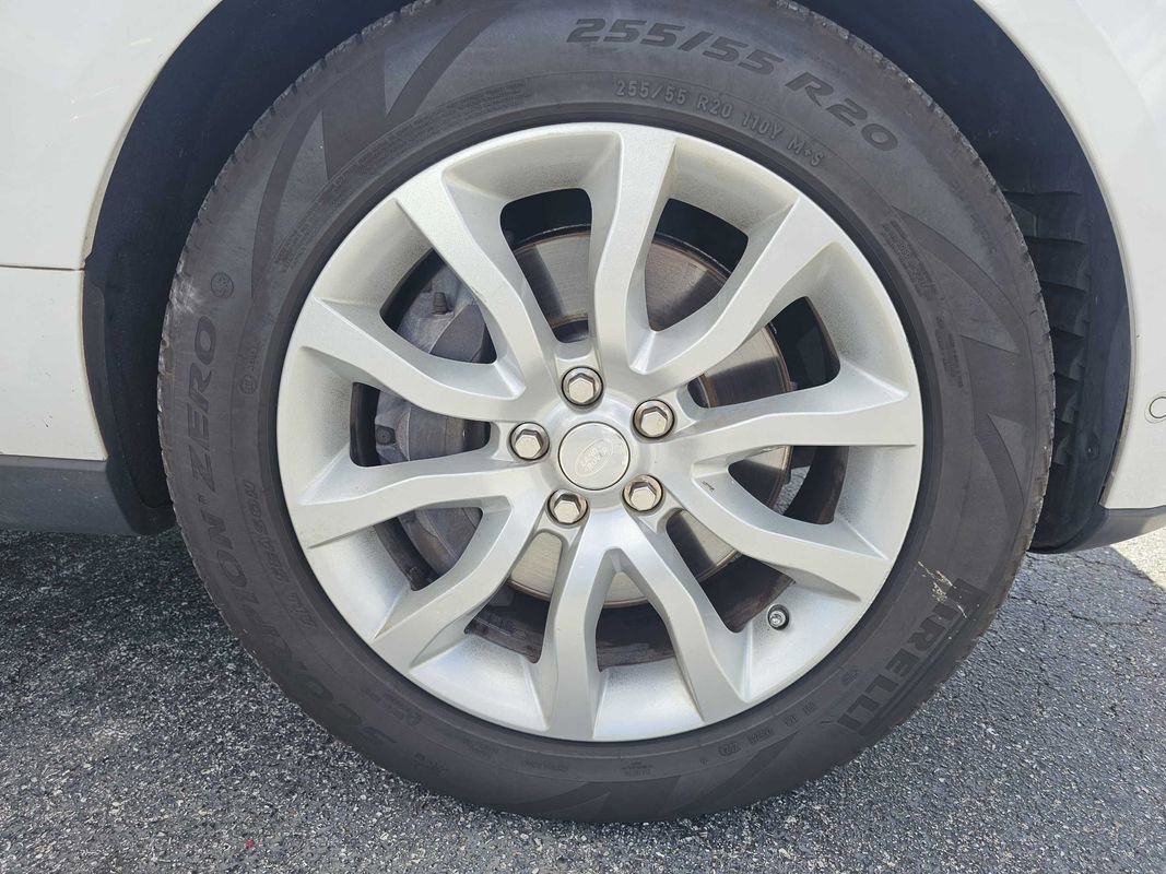 Used 2017 Land Rover Range Rover HSE image 6