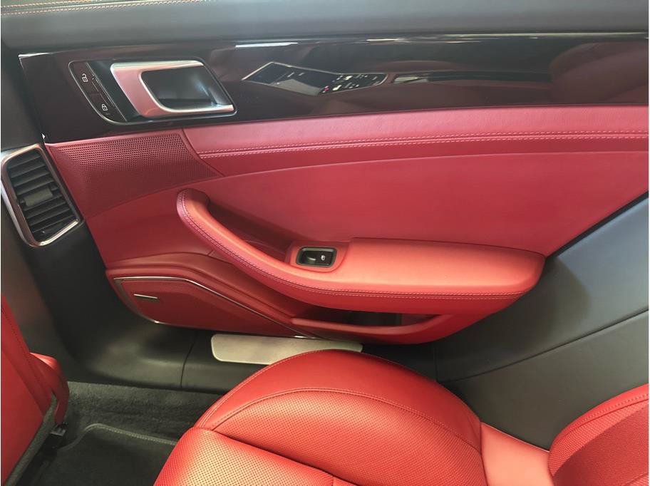 Used 2021 Porsche Panamera image 33