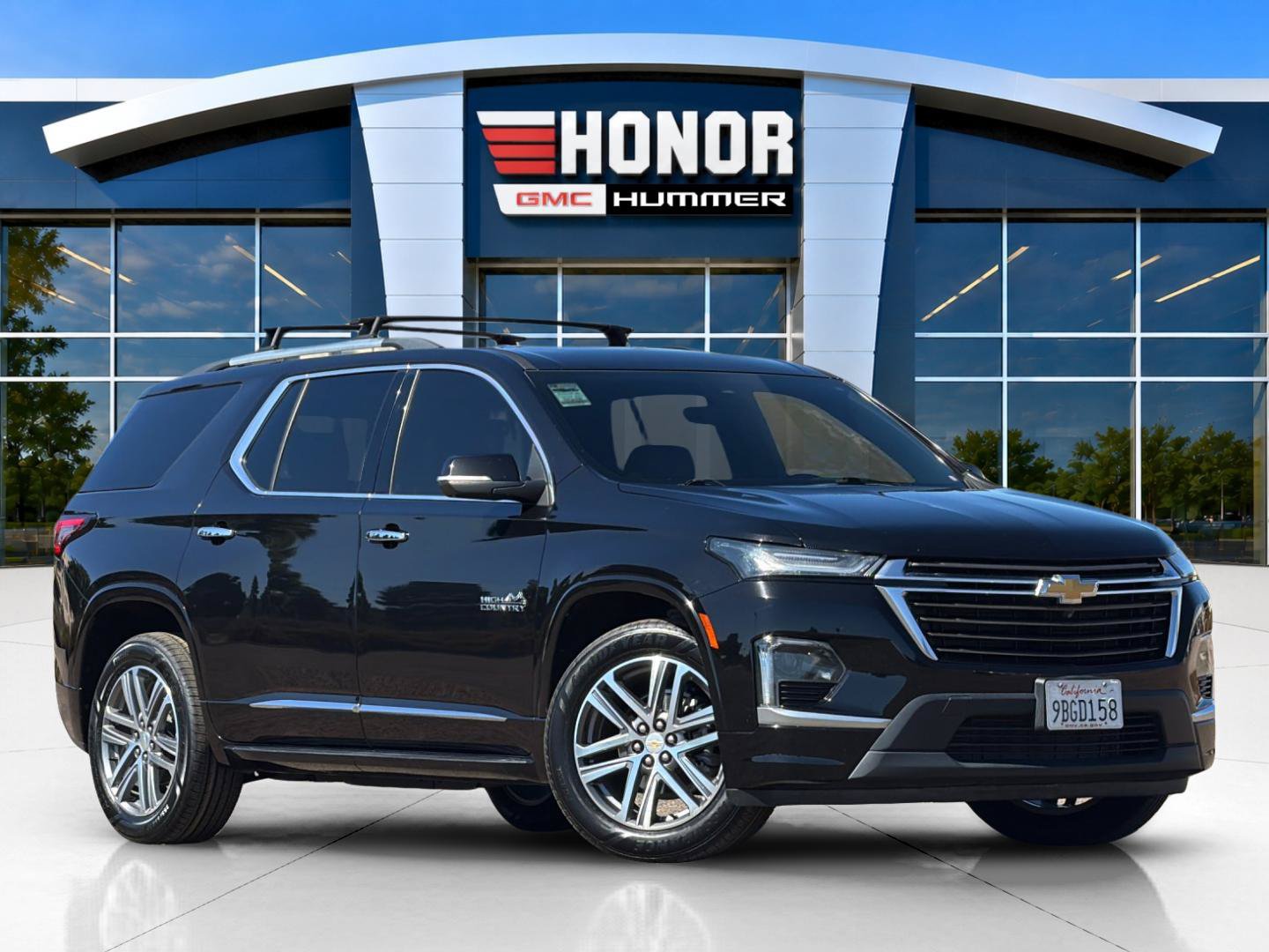 Used 2022 Chevrolet Traverse High Country w/ LPO, 'HIT The Road' Package FWD image 2