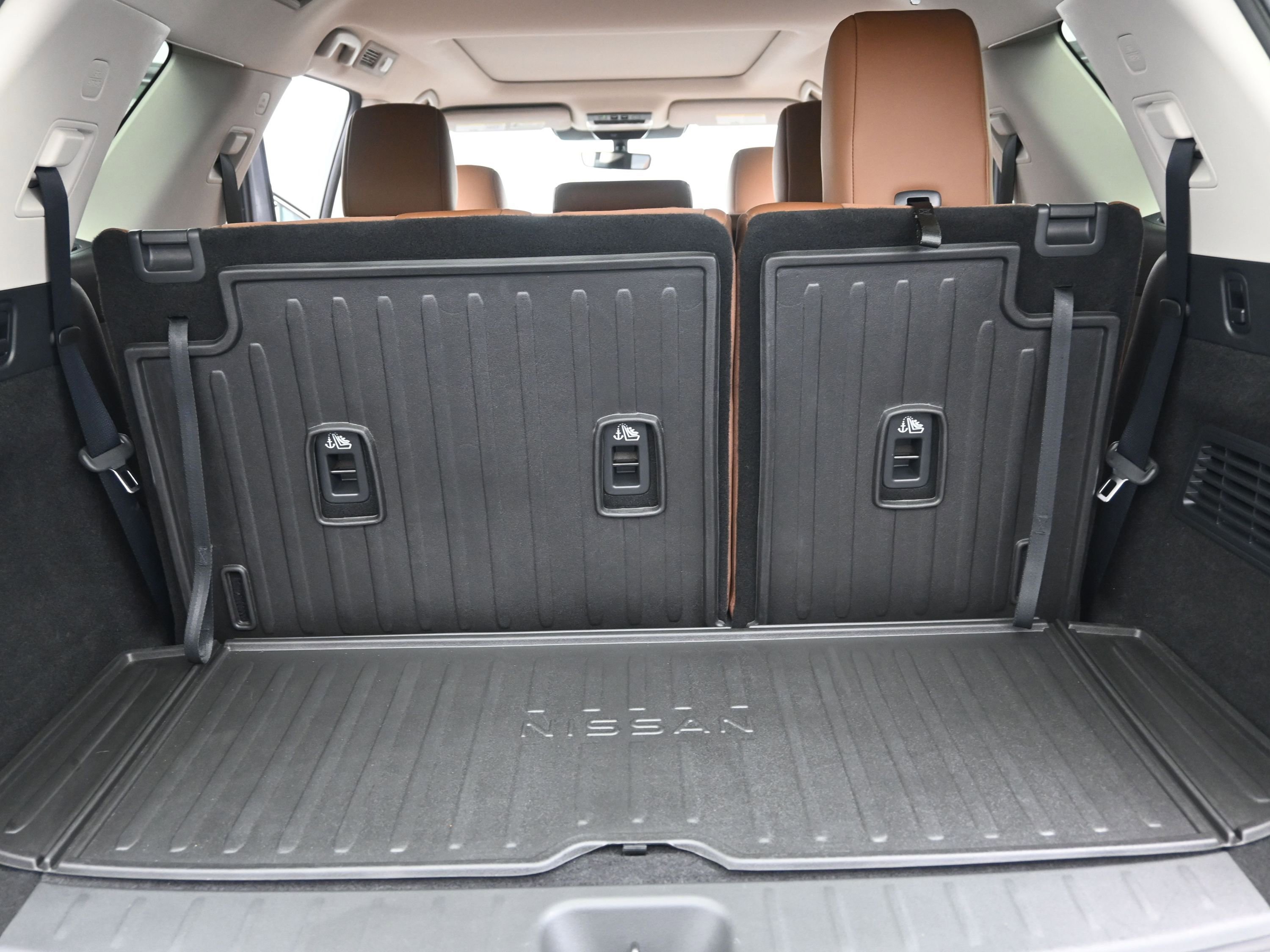 Used 2023 Nissan Pathfinder Platinum w/ Cargo Package image 21