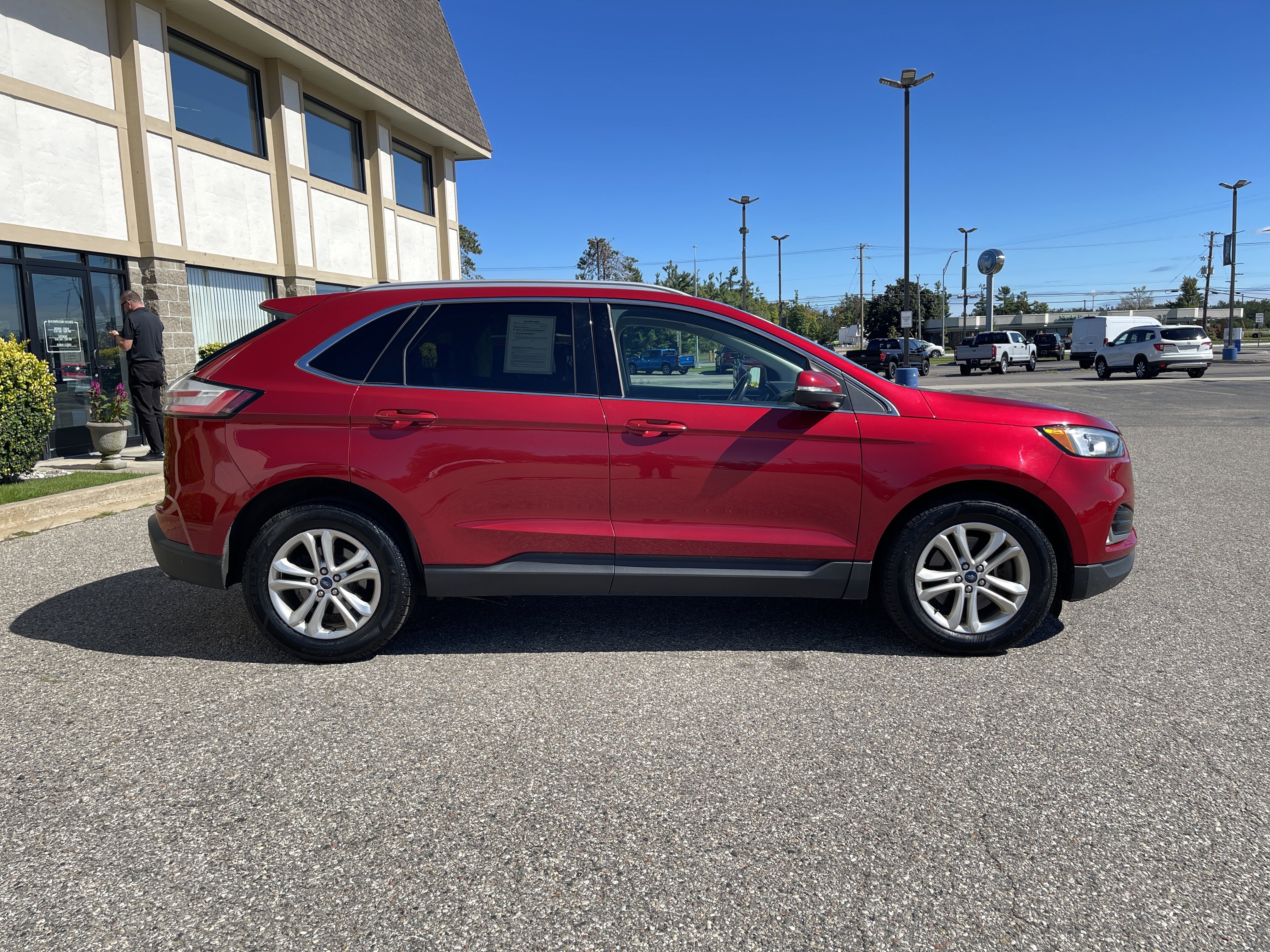 Used 2020 Ford Edge SEL w/ Convenience Package AWD/4WD image 2
