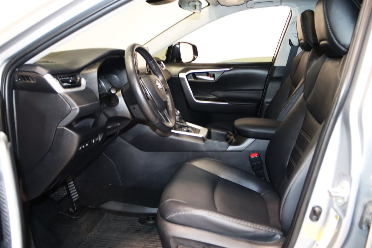 Used 2022 Toyota RAV4 XLE Premium AWD/4WD image 31