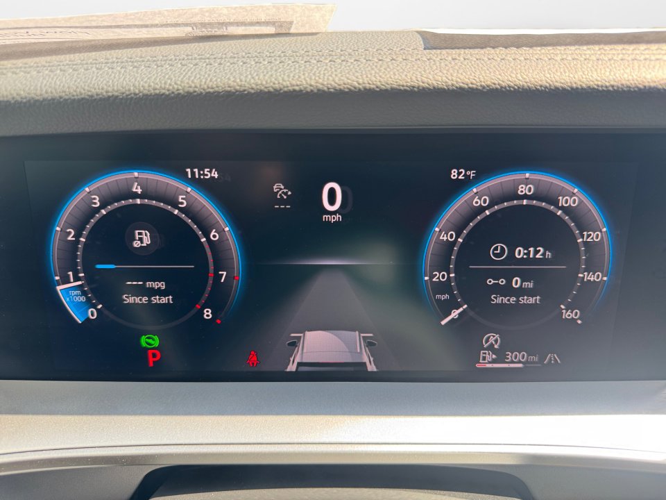 Used 2025 Volkswagen Tiguan SE AWD/4WD image 14