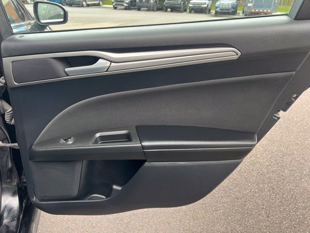 Used 2020 Ford Fusion SE FWD image 12