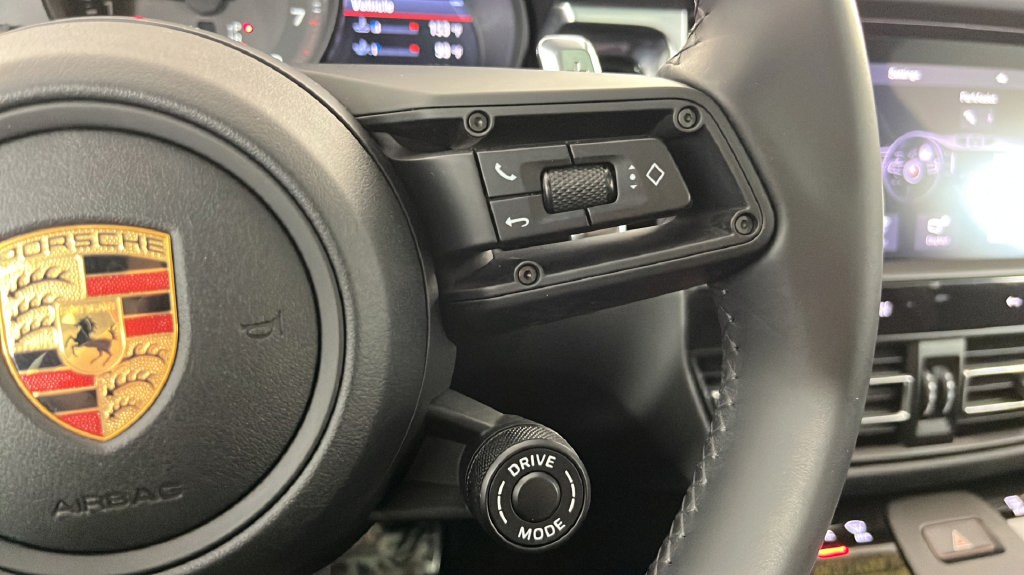 Used 2023 Porsche Macan Turbo AWD/4WD image 26