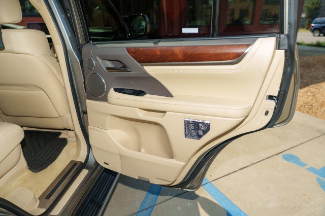 Used 2018 Lexus LX 570 4WD image 22