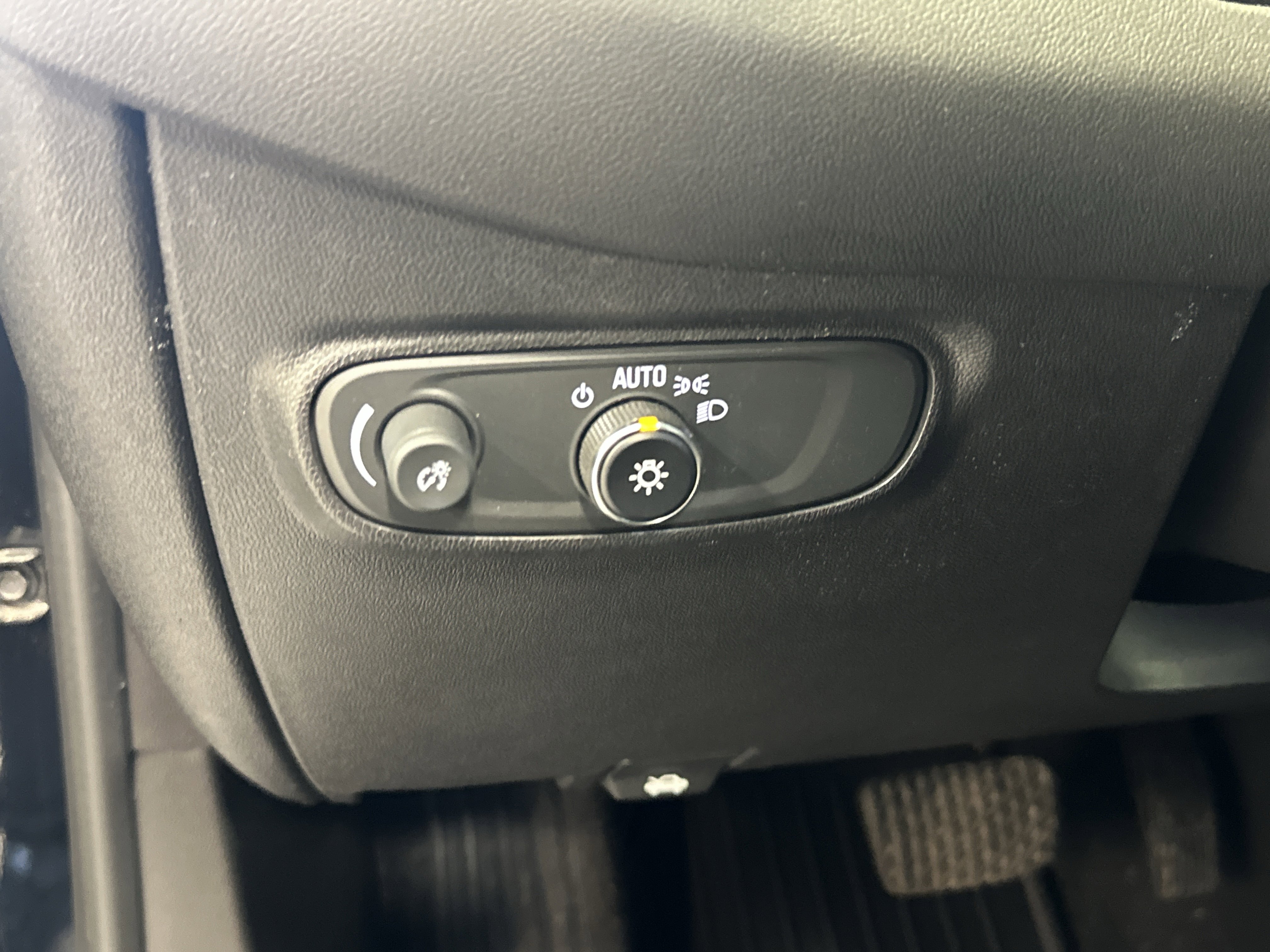 Used 2024 Chevrolet Equinox LT FWD image 21