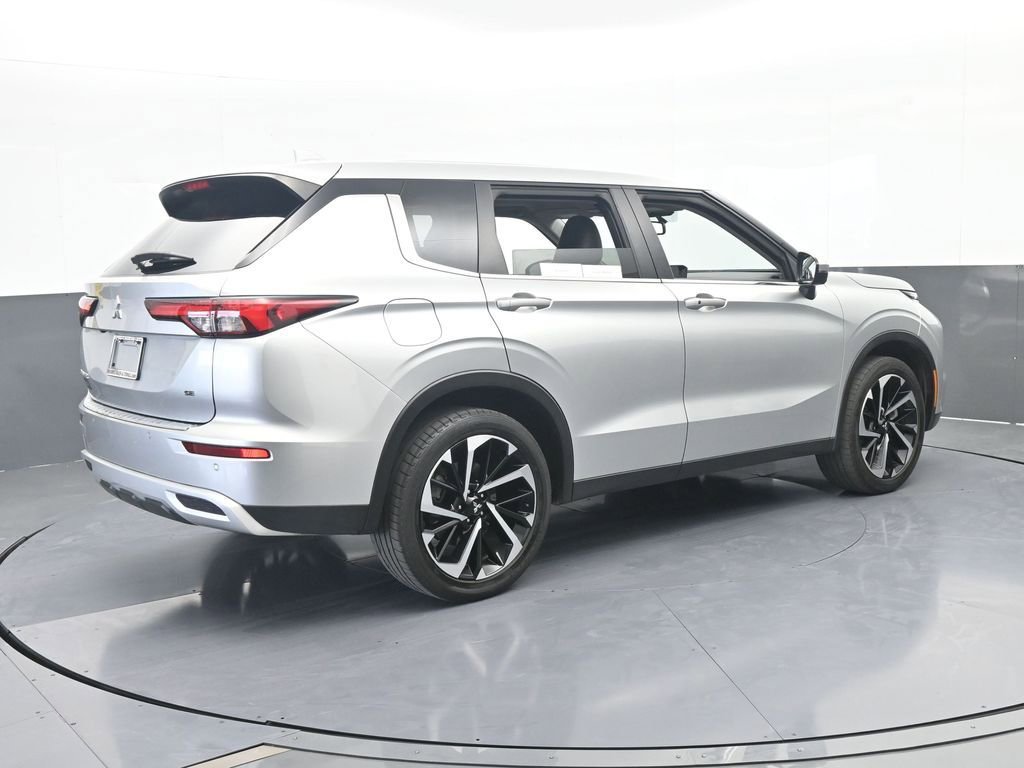 Used 2024 Mitsubishi Outlander SE image 6