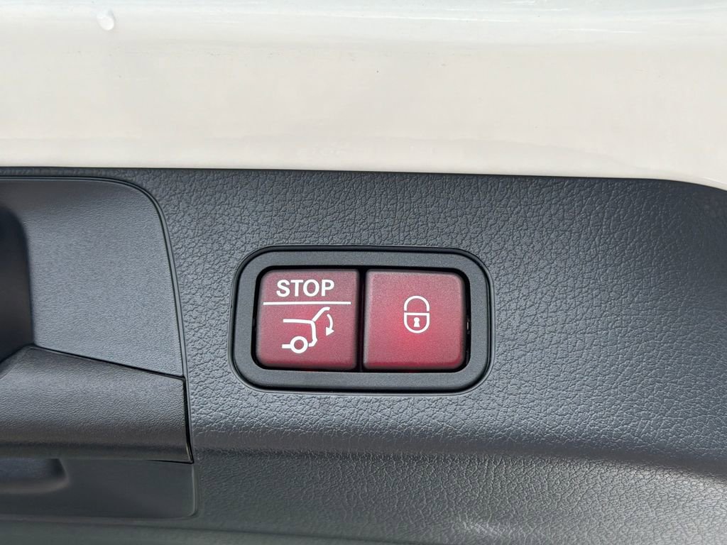 Certified 2023 Mercedes-Benz GLB 250 image 47