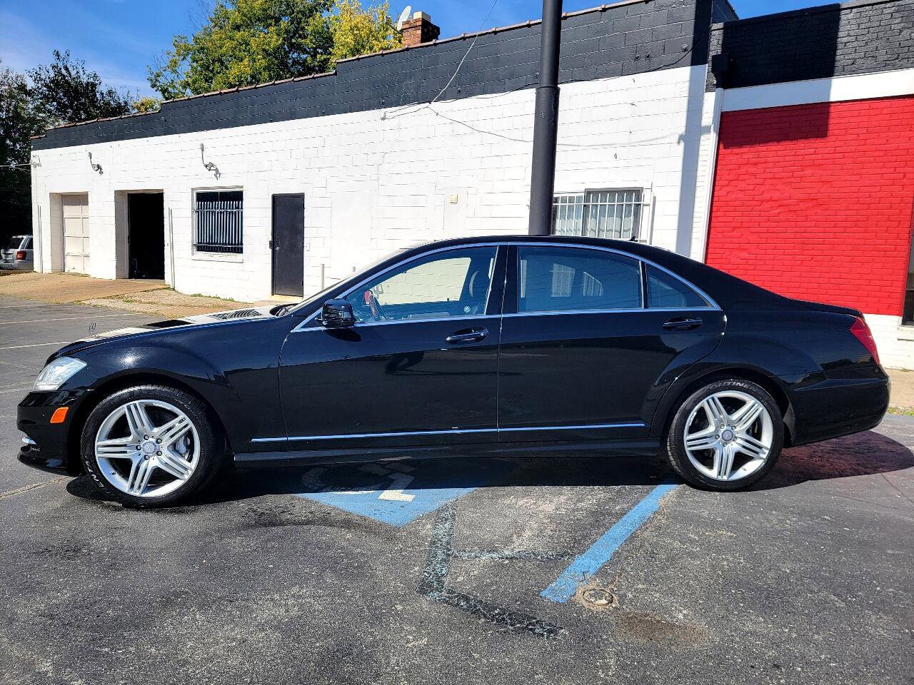 Used 2013 Mercedes-Benz S 550 4MATIC w/ Sport Pkg image 2