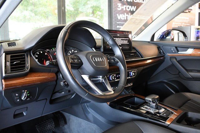 Used 2023 Audi Q5 2.0T Premium w/ Convenience Package AWD/4WD image 28