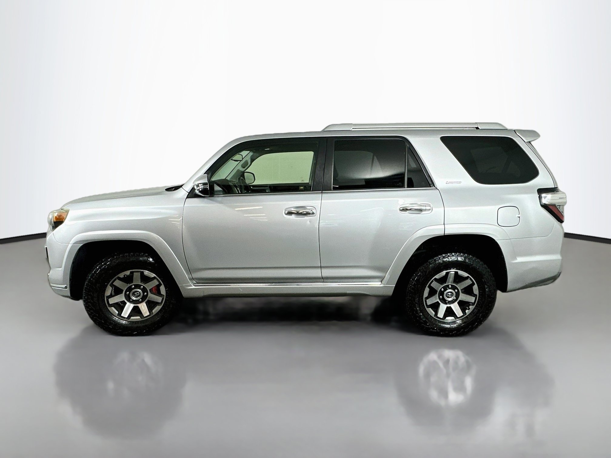 Used 2014 Toyota 4Runner Limited AWD/4WD image 4