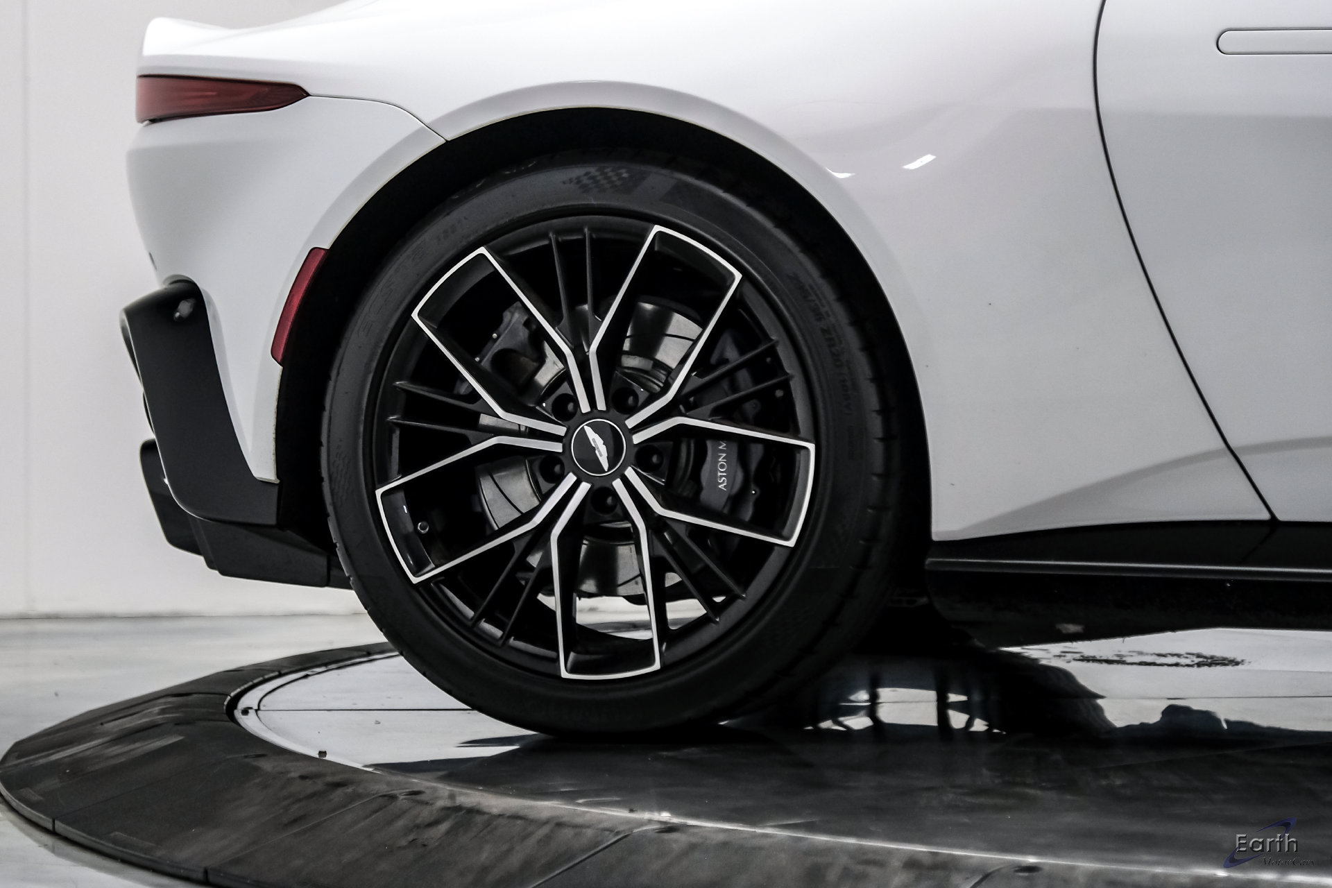Used 2022 Aston Martin V8 Vantage Coupe RWD image 87
