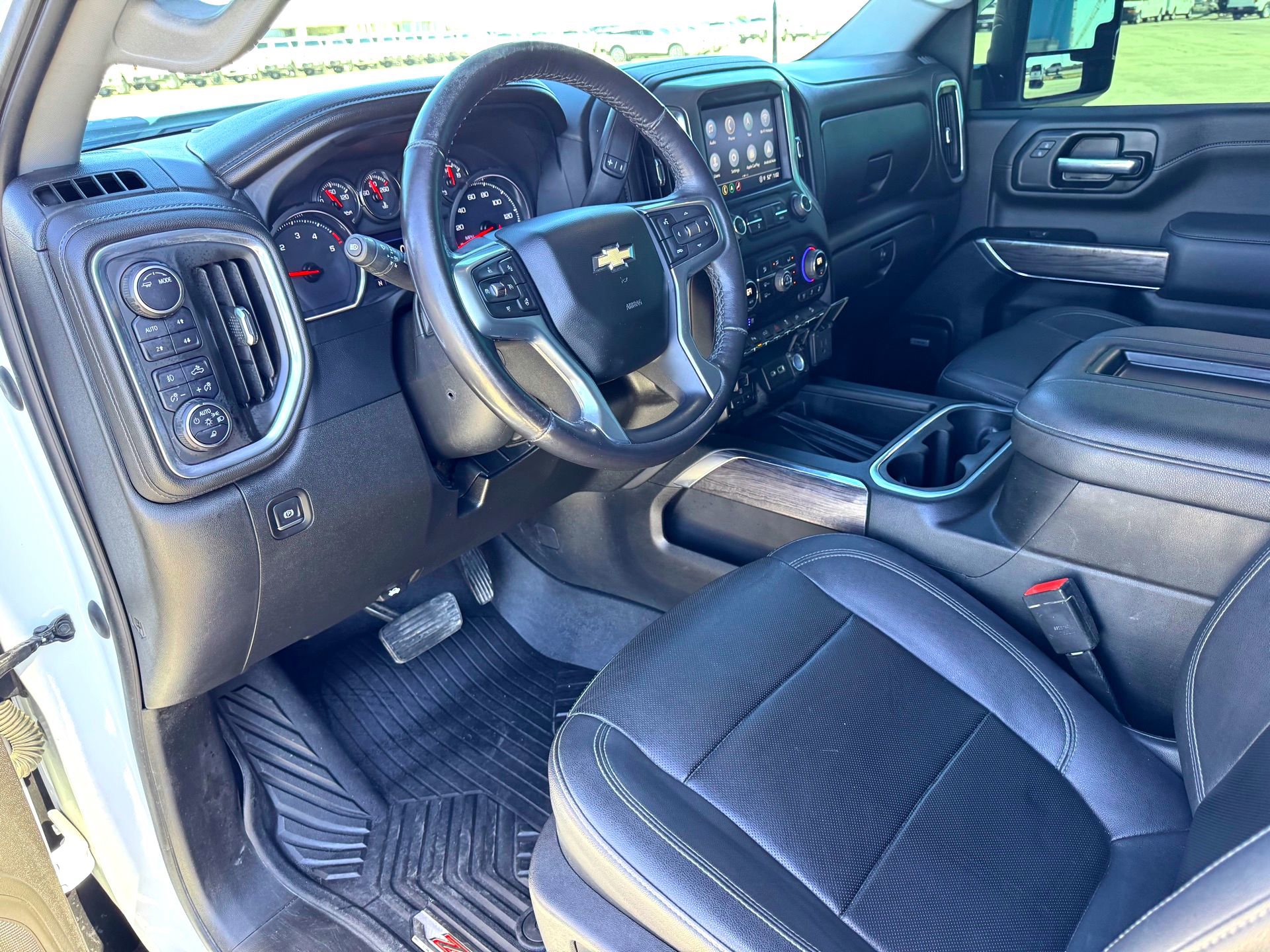 Used 2022 Chevrolet Silverado 2500 LTZ w/ LTZ Plus Package image 11