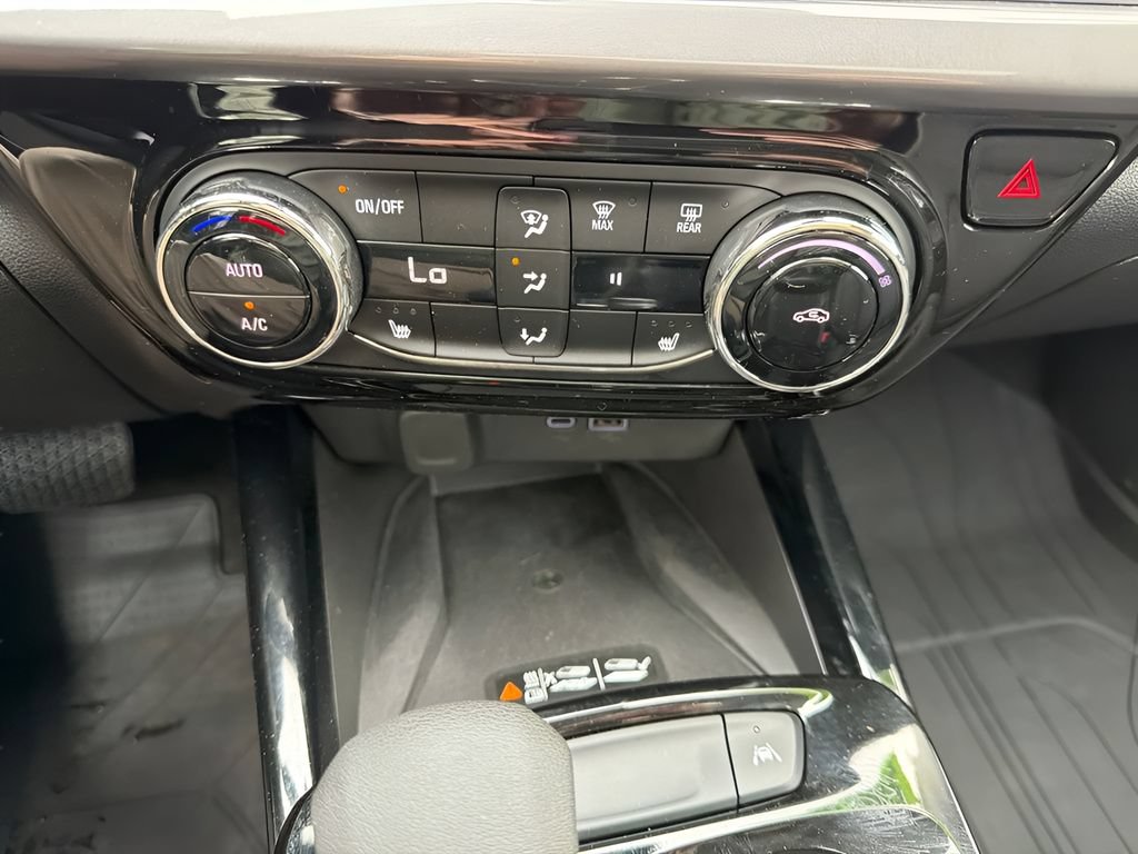 Used 2024 Chevrolet Trax ACTIV w/ Sunroof Package FWD image 16