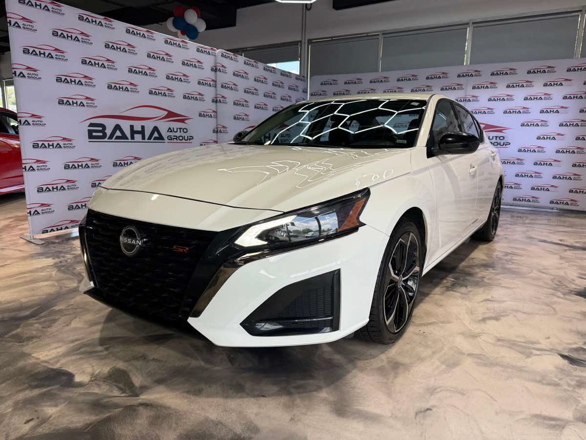 Used 2025 Nissan Altima 2.5 SR FWD image 2