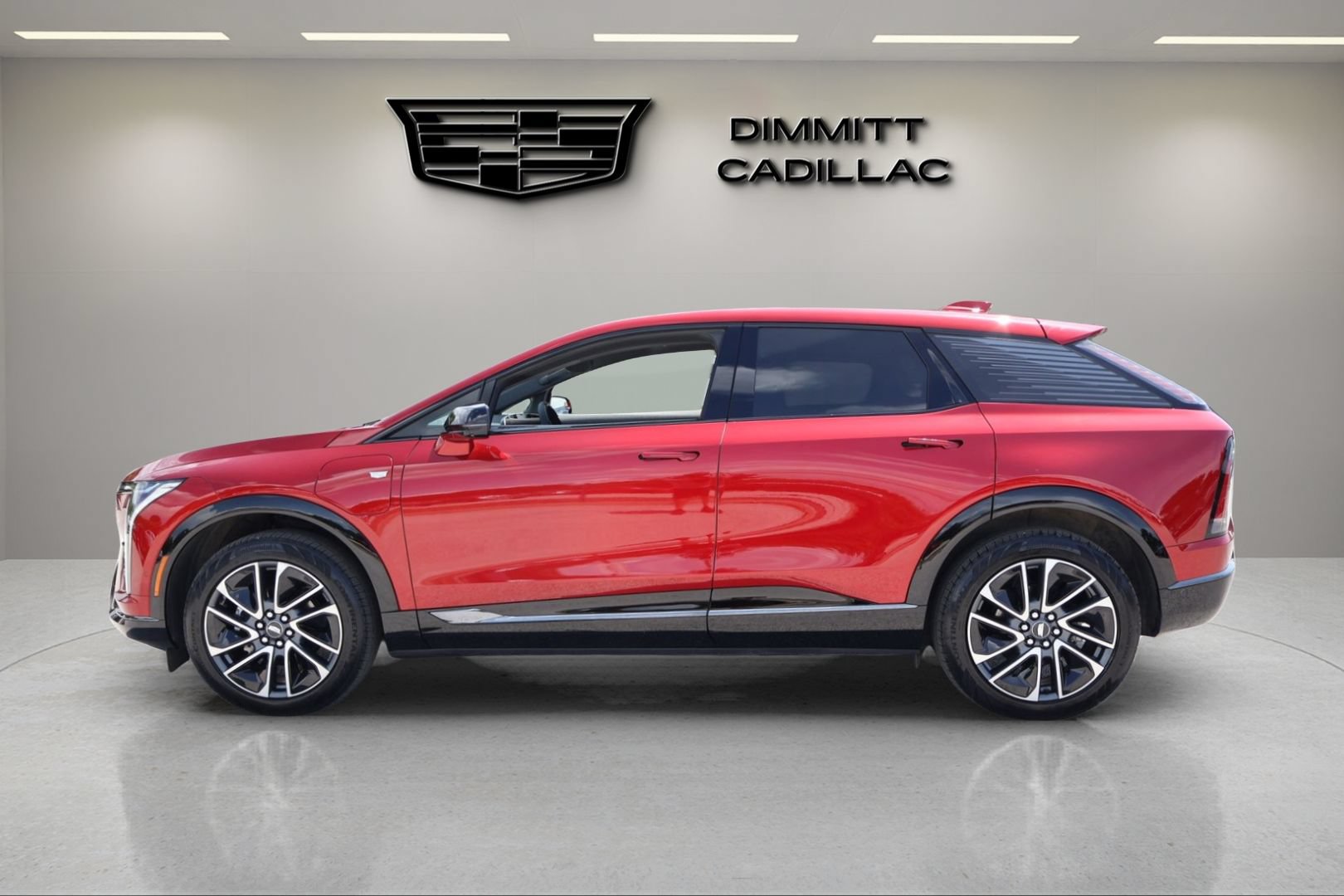 Certified 2025 Cadillac Optiq Sport 2 w/ LPO, Floor Liner Package AWD/4WD image 8
