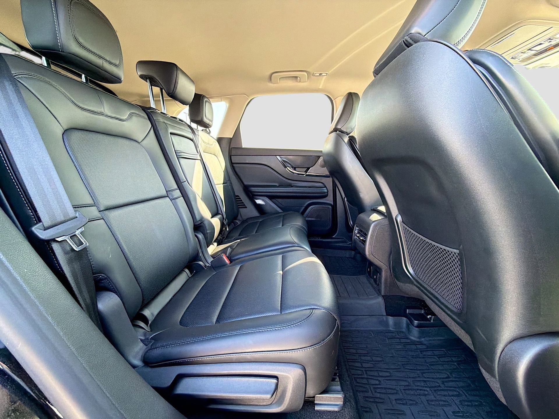 Used 2025 Lincoln Corsair Reserve image 32