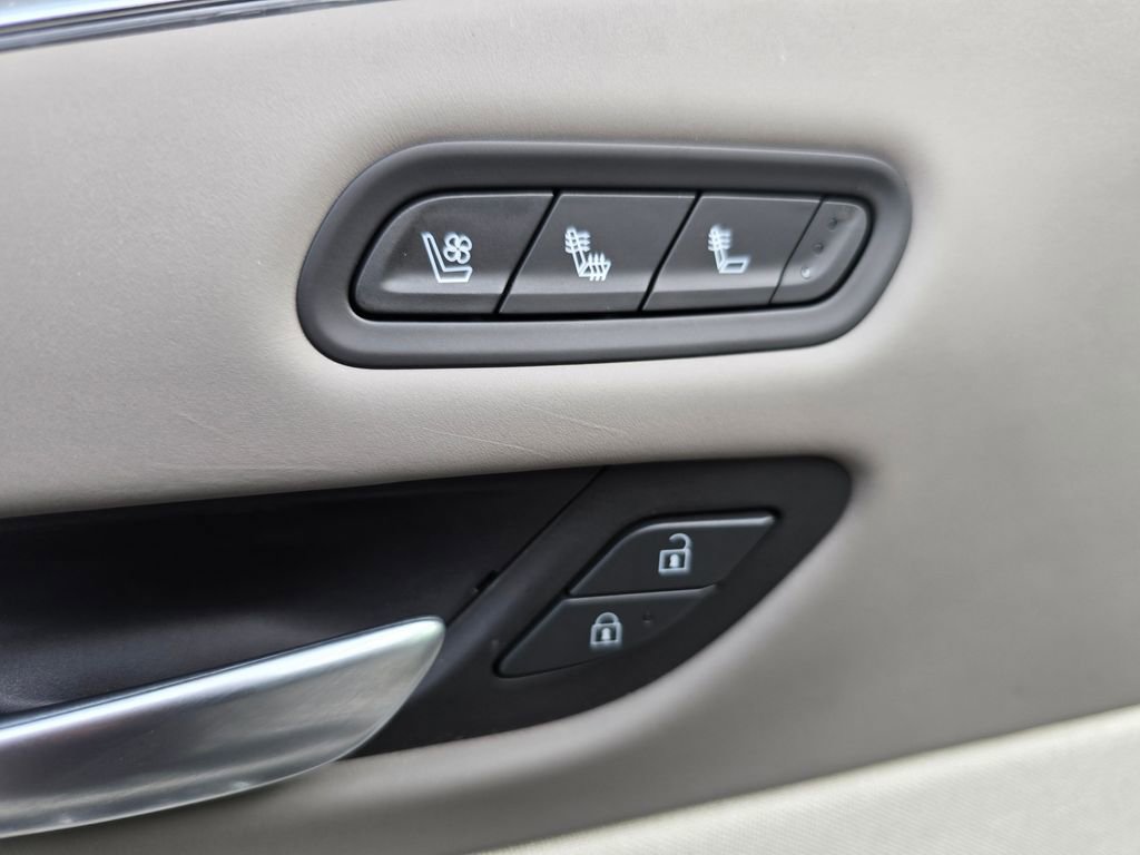 Used 2023 Cadillac Escalade Premium Luxury Platinum w/ LPO, Radiant Package AWD/4WD image 29
