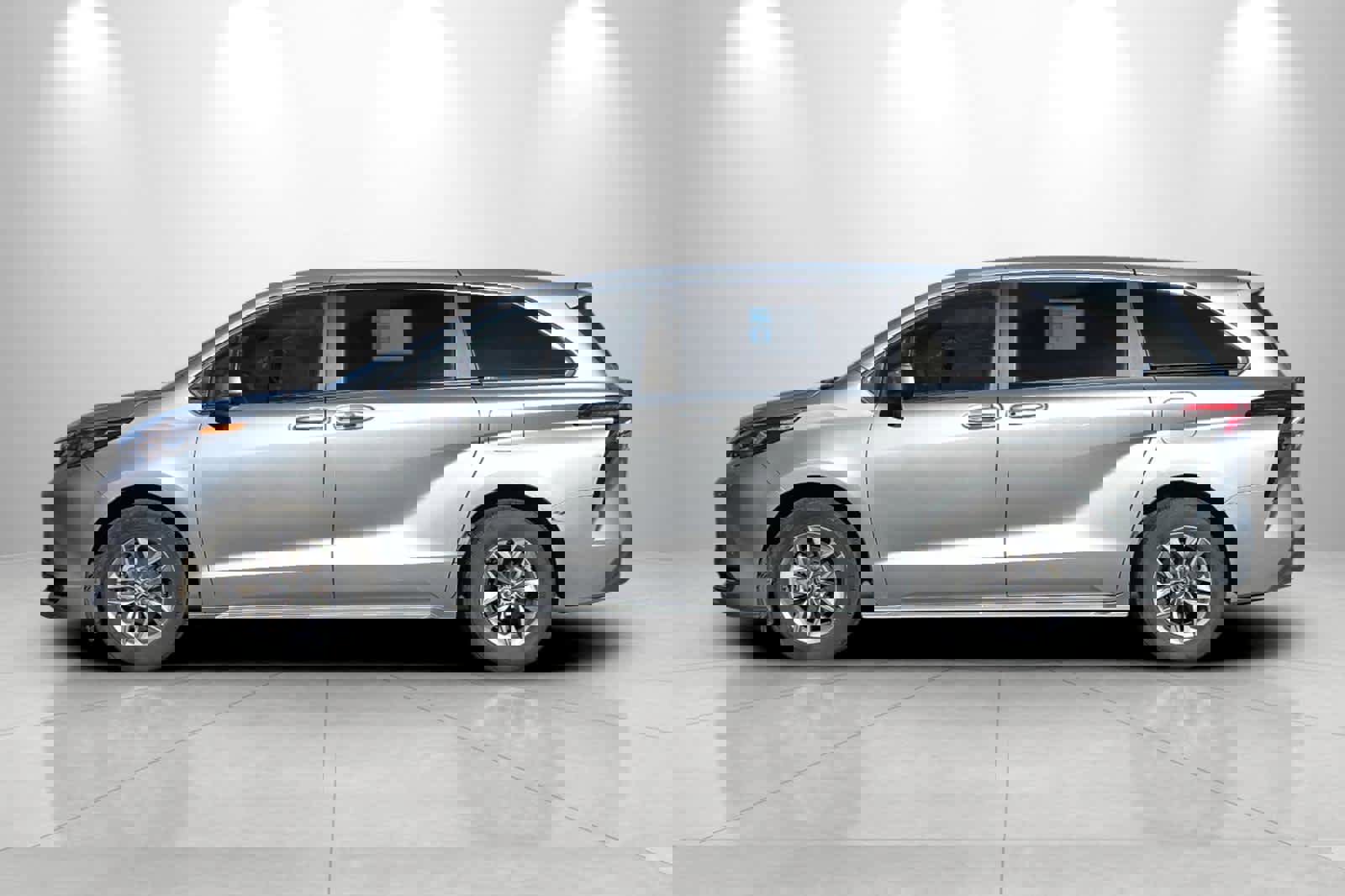 Used 2024 Toyota Sienna LE image 5