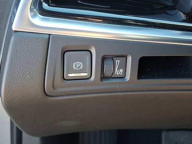 Used 2025 Cadillac XT6 Premium Luxury image 32