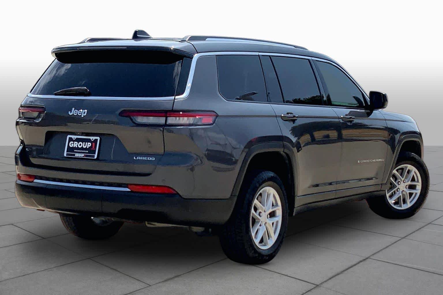 Used 2022 Jeep Grand Cherokee L Laredo w/ Luxury Tech Group I RWD image 12