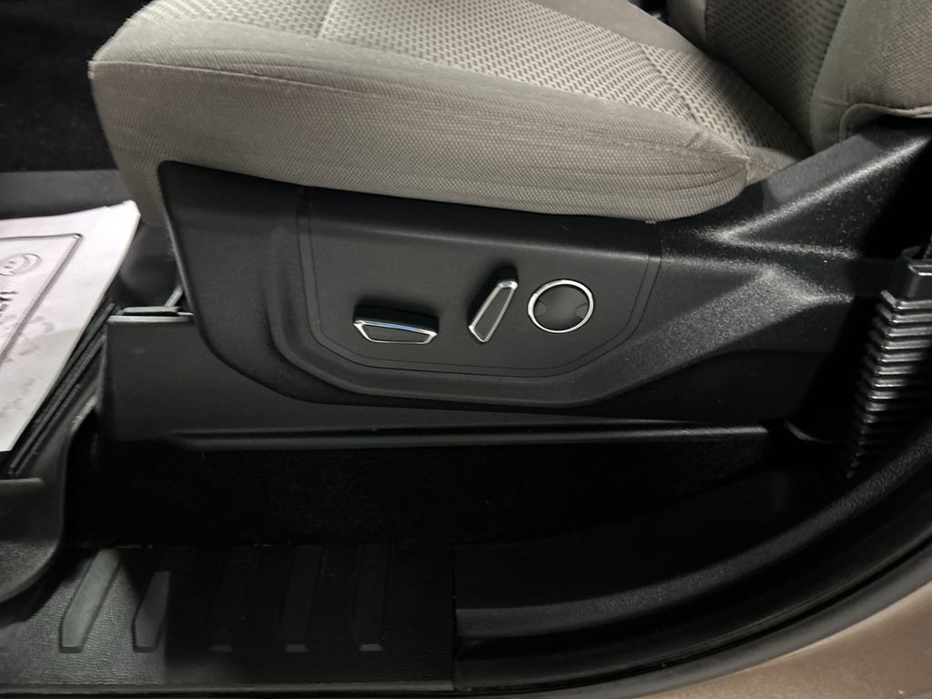 Used 2015 Ford F150 XLT w/ Equipment Group 302A Luxury AWD/4WD image 13