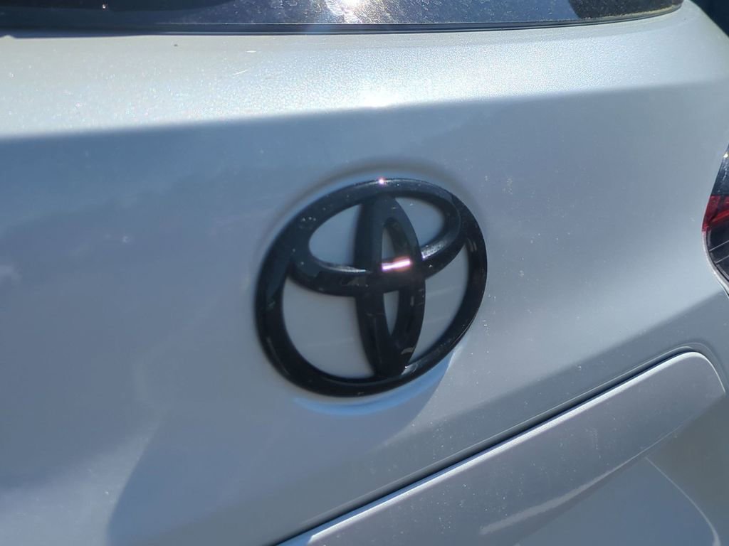 Used 2024 Toyota Corolla Cross XSE w/ Convenience Package image 9