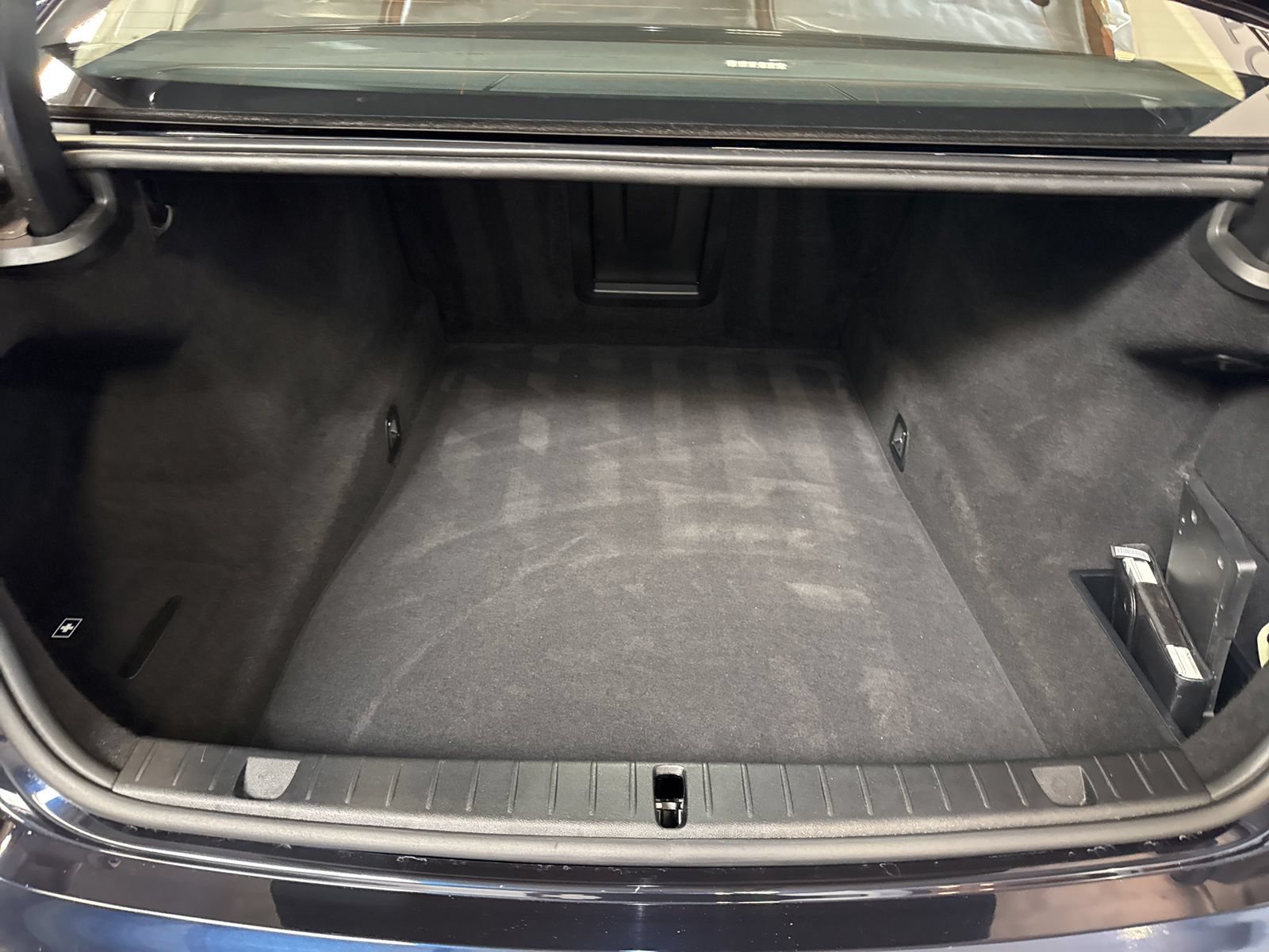 Used 2018 BMW 750i RWD image 26