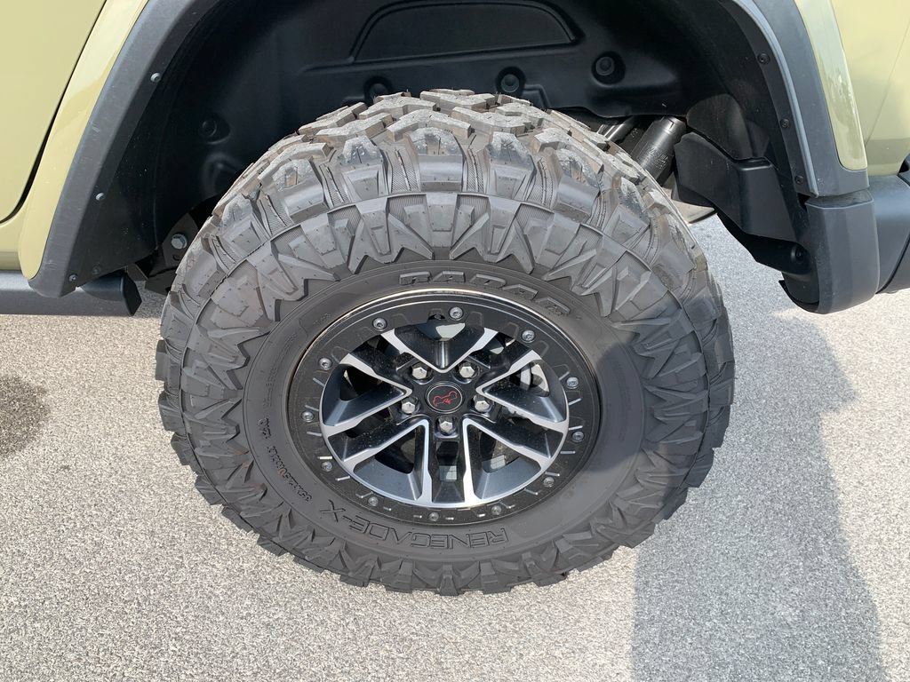 Used 2025 Jeep Wrangler Unlimited Rubicon AWD/4WD image 4