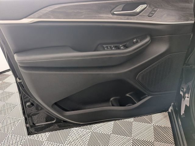 Used 2023 Jeep Grand Cherokee L Limited w/ Luxury Tech Group II image 10