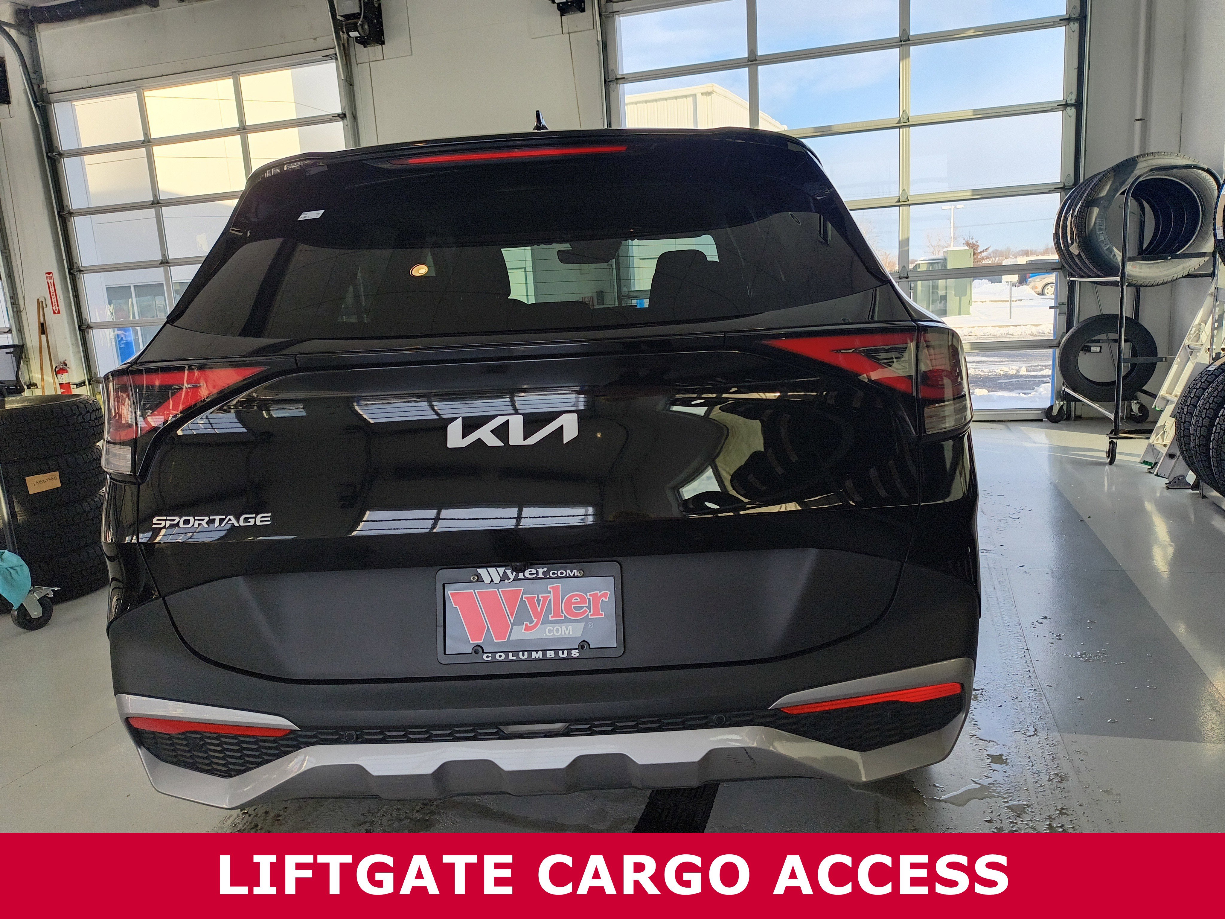 Used 2023 Kia Sportage LX image 5