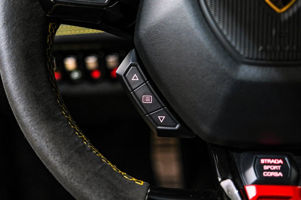 Used 2018 Lamborghini Huracan Performante image 16