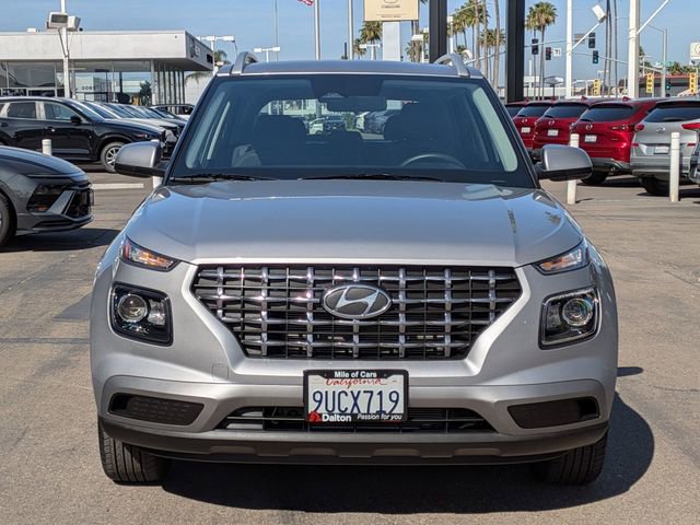 Used 2025 Hyundai Venue SEL image 2