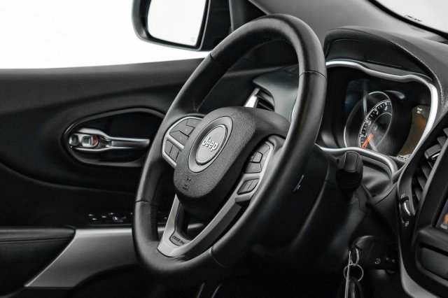 Used 2017 Jeep Cherokee Trailhawk w/ Cold Weather Group image 11