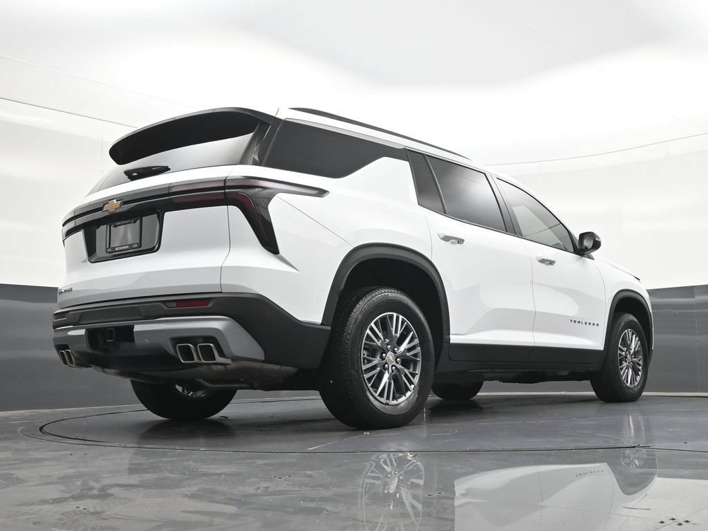 Used 2025 Chevrolet Traverse LT FWD image 29