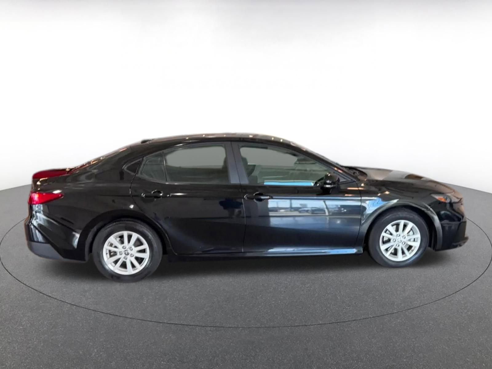 Used 2025 Toyota Camry LE image 16
