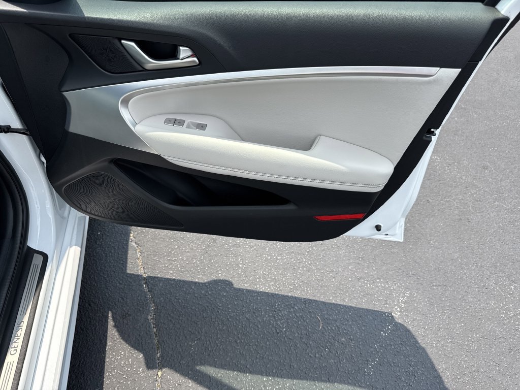 Used 2025 Genesis G70 2.5T RWD image 14