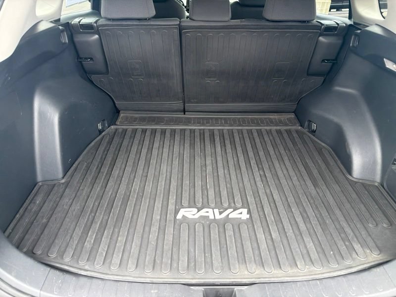 Used 2021 Toyota RAV4 XLE w/ Convenience Package AWD/4WD image 10
