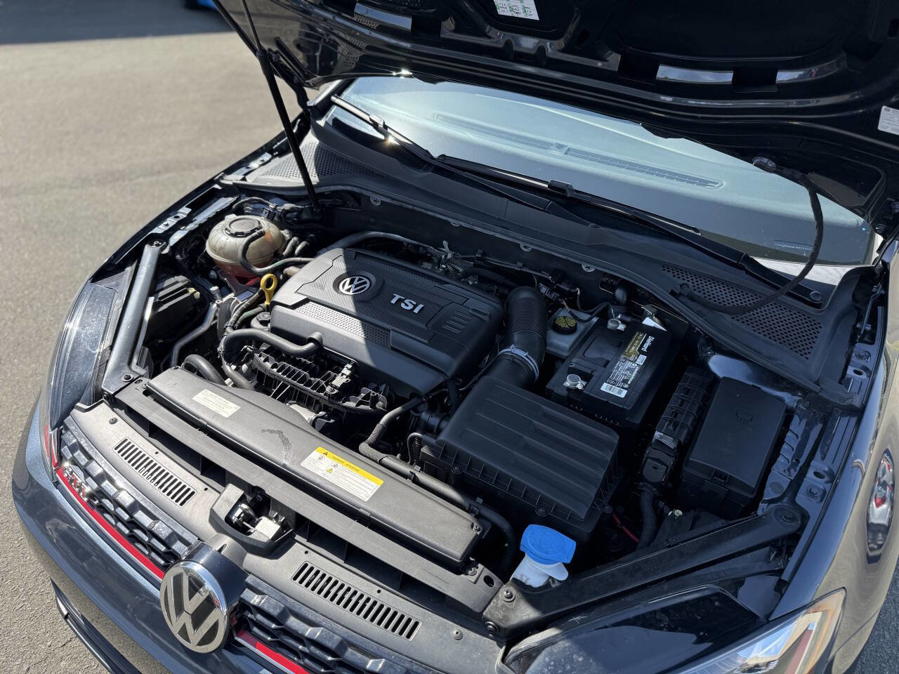 Used 2020 Volkswagen GTI SE FWD image 23