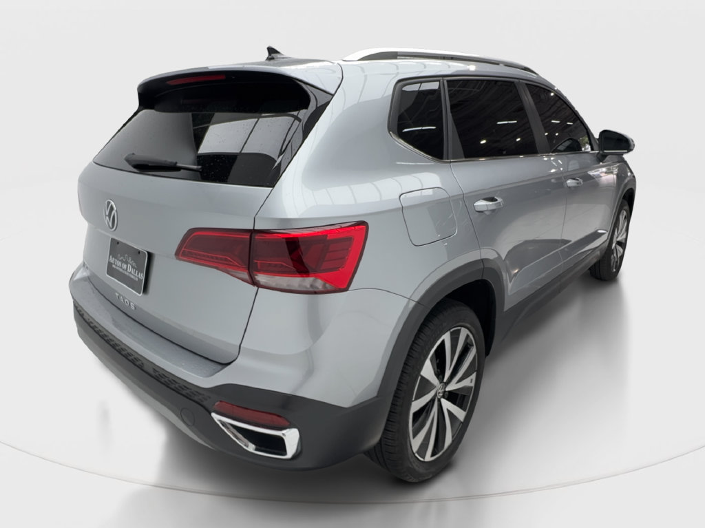 Used 2023 Volkswagen Taos SE w/ Panoramic Sunroof Package FWD image 8