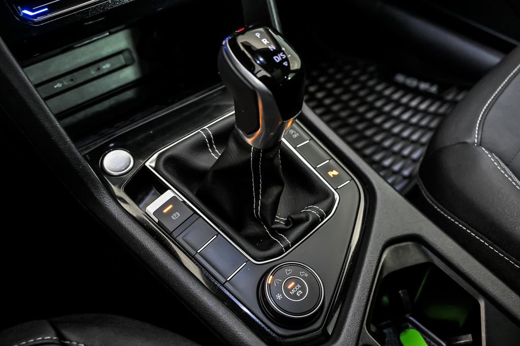 Used 2025 Volkswagen Taos SE AWD/4WD image 23