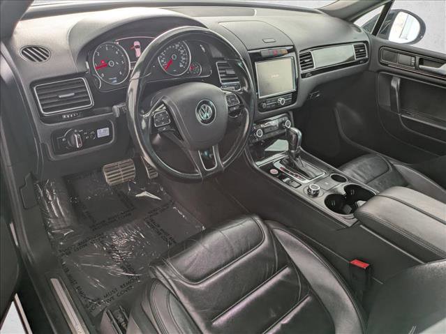 Used 2014 Volkswagen Touareg TDI image 10