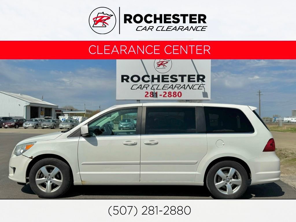 Used 2010 Volkswagen Routan SEL FWD image 1