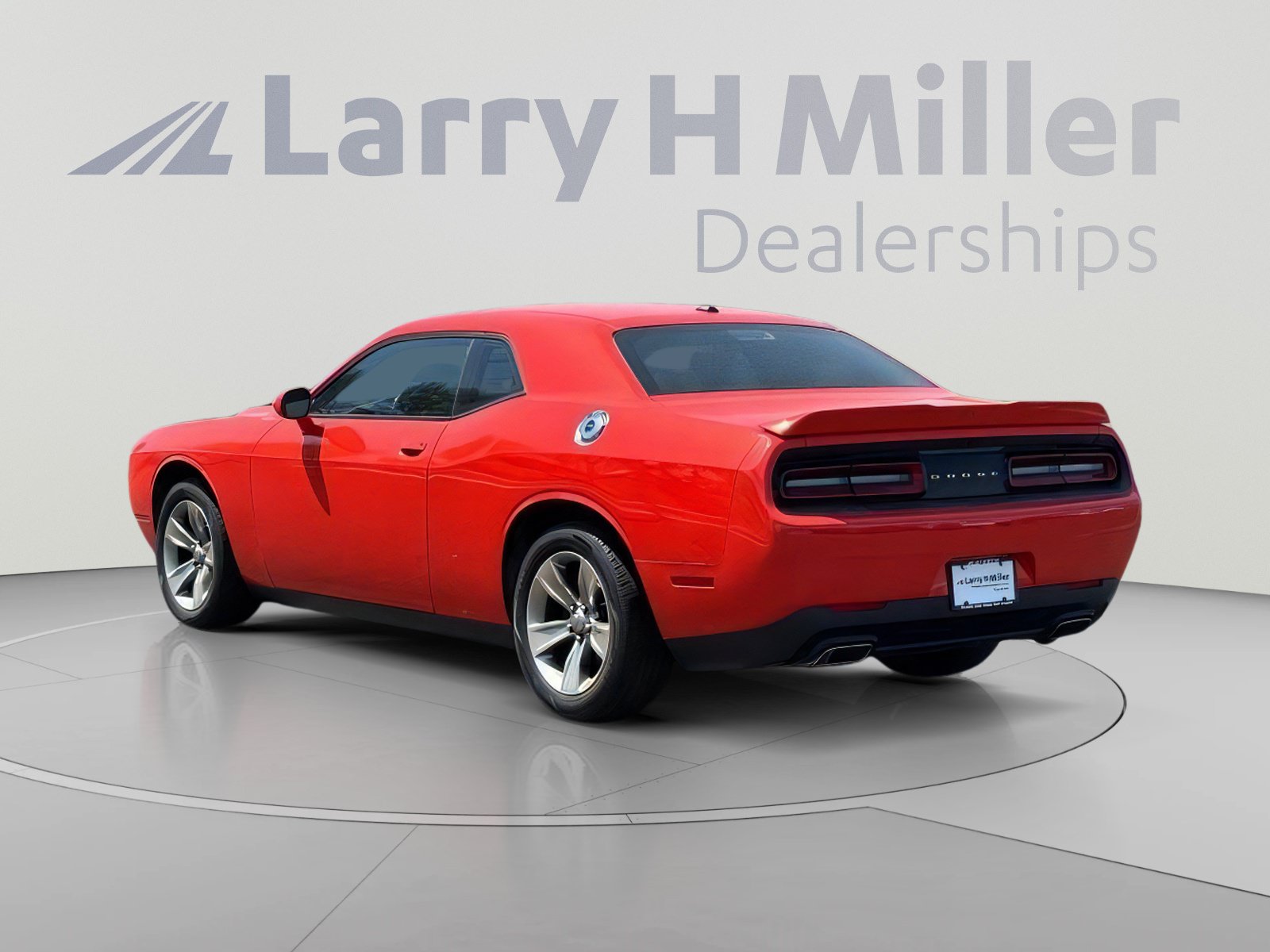 Used 2020 Dodge Challenger SXT RWD image 4