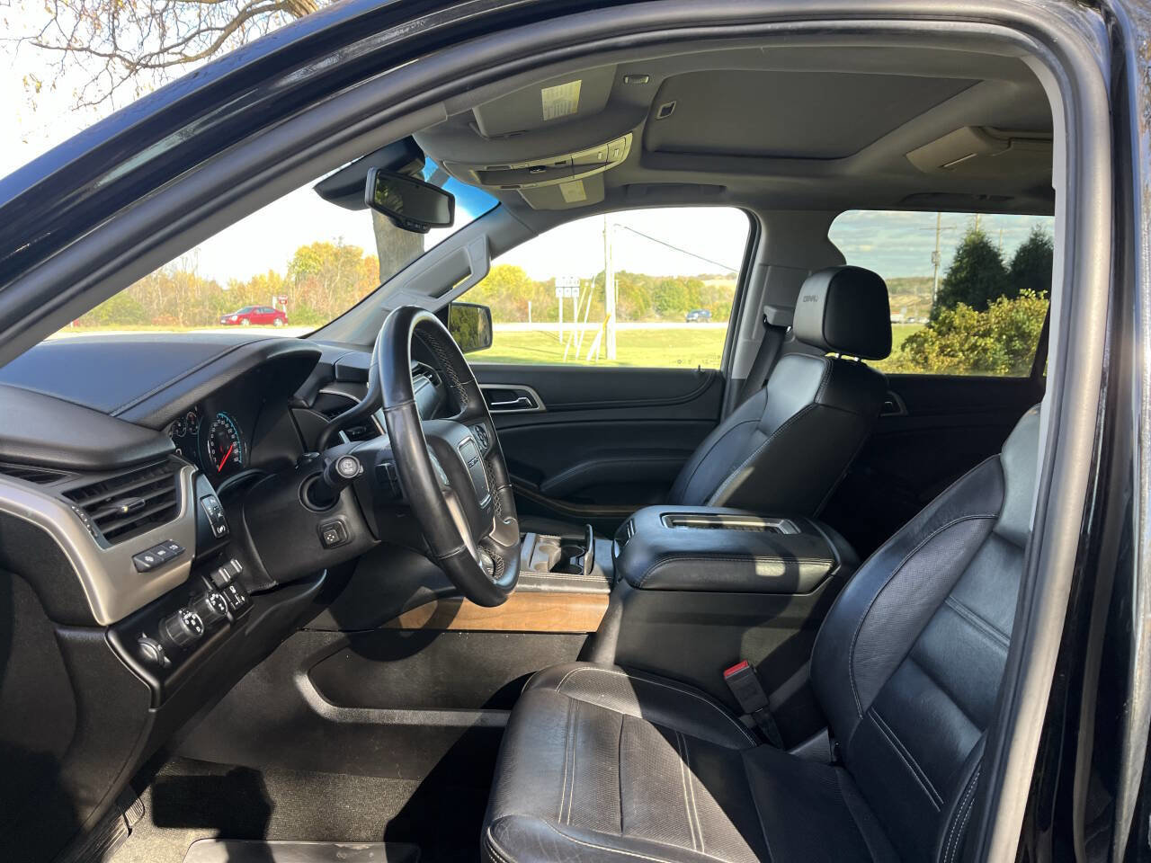 Used 2018 GMC Yukon XL Denali w/ Open Road Package image 28